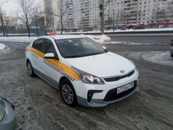 Оклейка авто пленкой под такси и брендирование в Москве фото 9