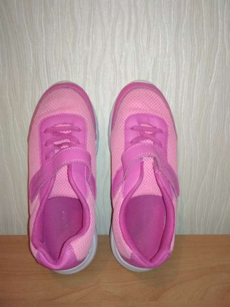 Отличные кроссовки для девочки в Москве фото 3