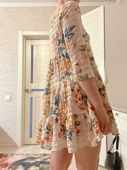 Платье Zara с цветочным принтом в Энгельсе фото 4