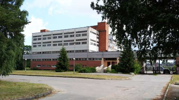 Здание производственного корпуса с участком, город Кингисепп