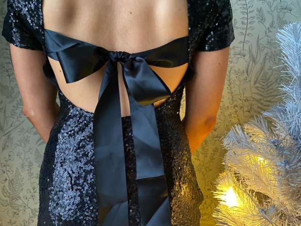 Новое чёрное платье с пайетками в Москве