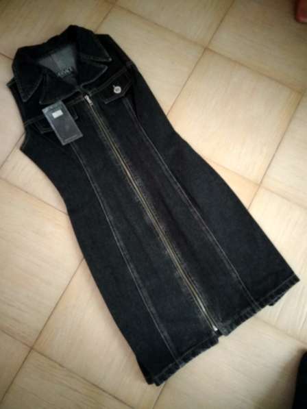 Новый джинсовый сарафан на молнии с воротником 30 размера в Пятигорске