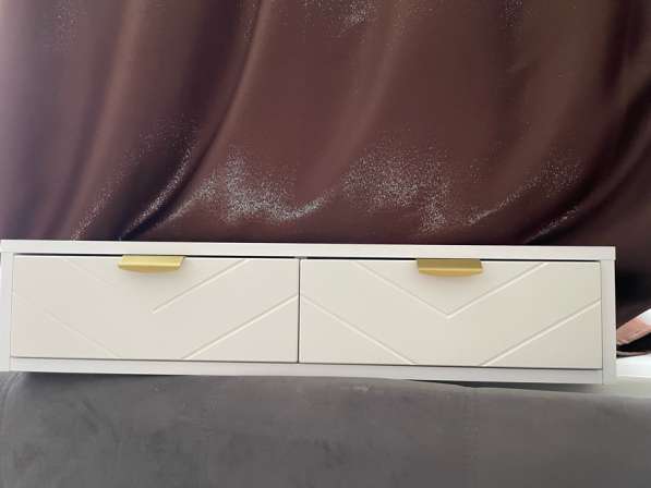 Столик туалетный навесной