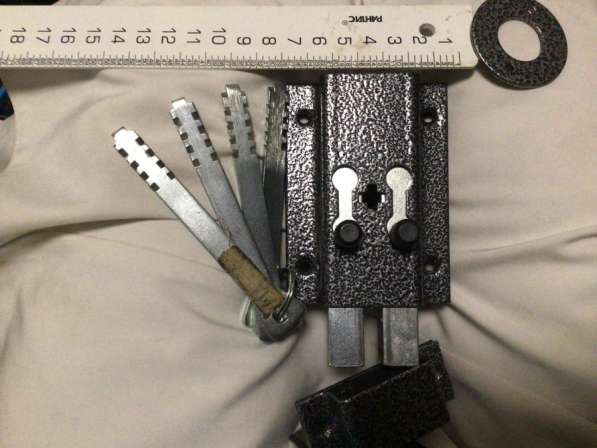 Замки бу в Москве фото 5