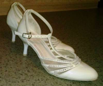 Свадебные туфли 35 размера белые