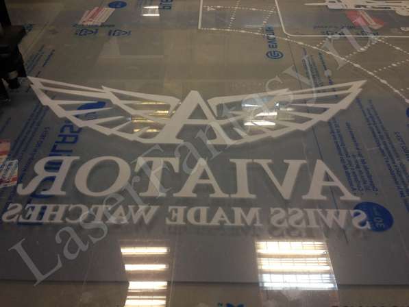 Гравировка рекламы на оргстекле