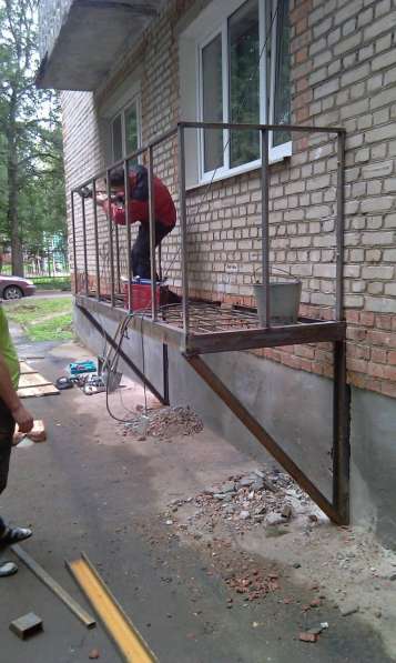 Отделка балконов, металлические решетки, выносные балконы в Хабаровске