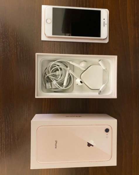 Продам iPhone 8, Gold, 256 GB в Москве