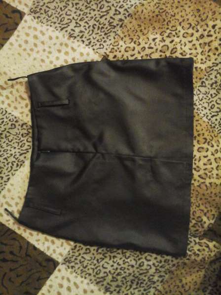 Черная короткая юбка