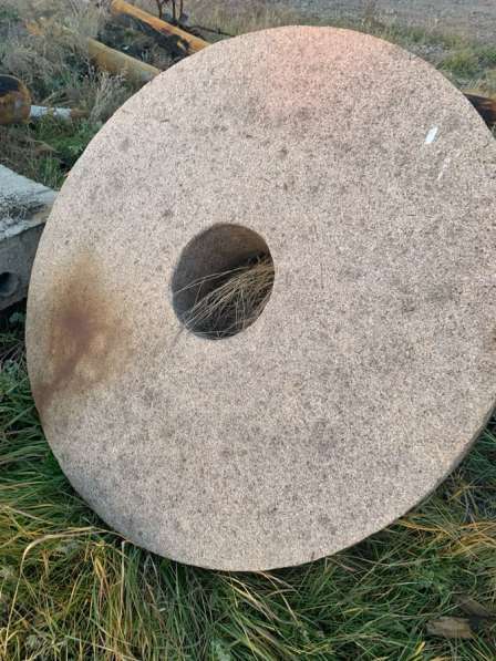 Жернова мельничные каменные в фото 9