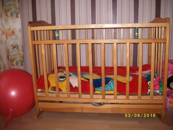 Детская кроватка с матрасом в 