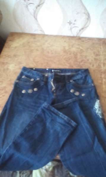 Продам женскую одежду джинсы в Родниках
