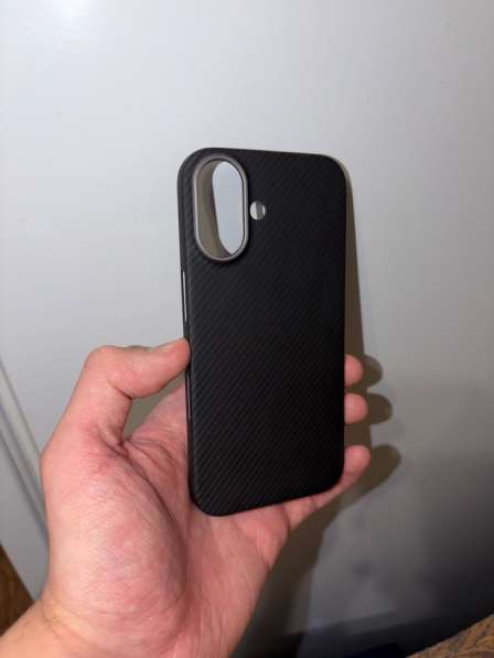 Чехлы на IPhone 16