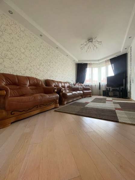 Уютная двухкомнатная квартира на сутки в фото 9