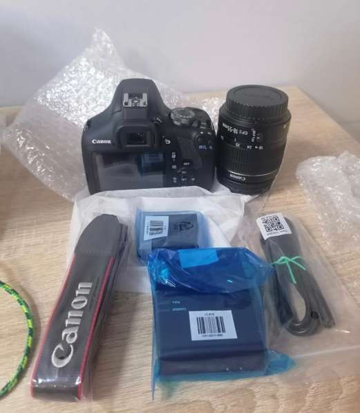 Зеркальная фотокамера Canon EOS 2000D Kit 18-55 DC чёрный в Москве