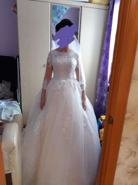 Продается красивое свадебное платье цаета крамбрери 42-44р