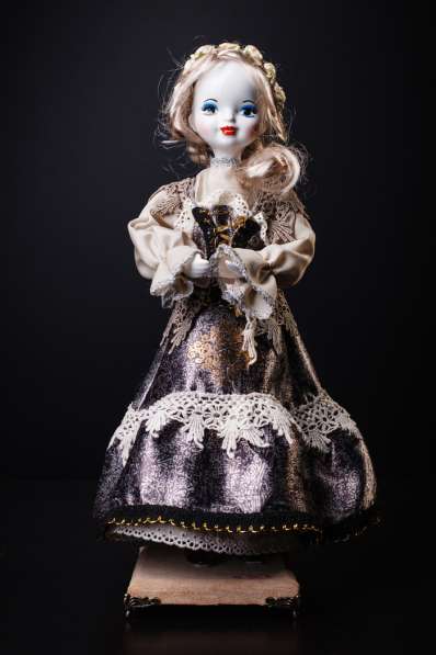 Коллекционная кукла в стилизованных нарядах ручной работы