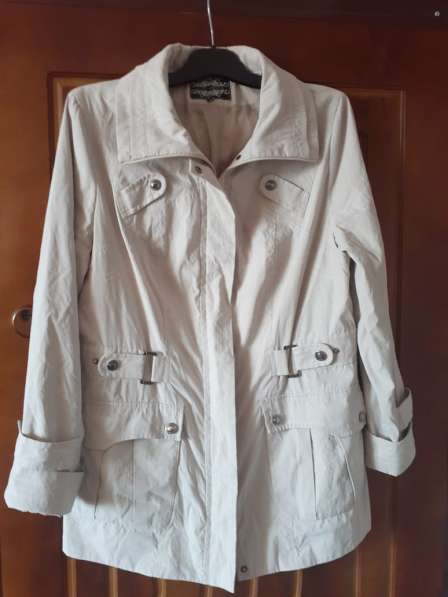 Куртка женская ветровка 50 размера б/у