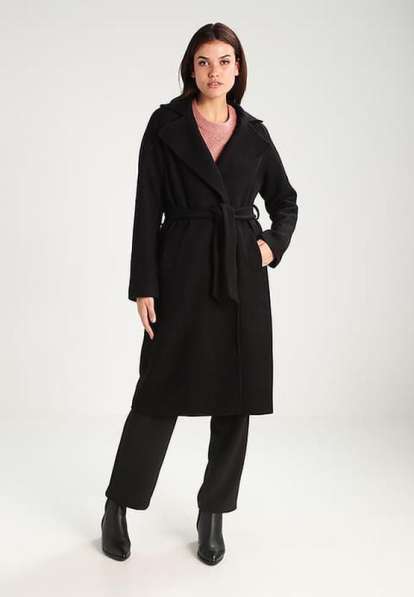 Стильное элегантное пальто черного цвета в составе шерсть
