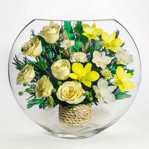 Розы кремовые и желтые в вазах из стекла в Москве фото 12