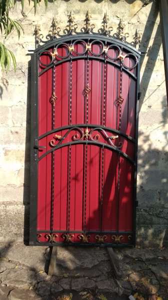 Калитка кованная в фото 13