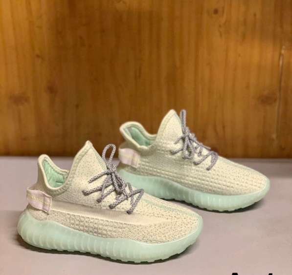 Кроссовки Yeezy в Москве