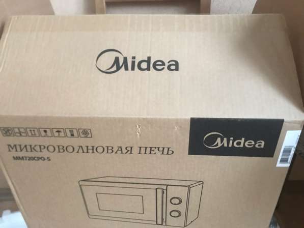 Новая микроволновая печь midea mm720cpo-s в Москве