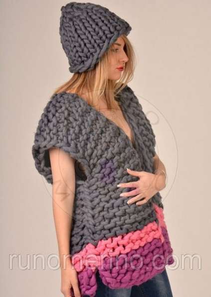 Жилетка из толстой пряжи в фото 6