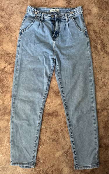 Женские джинсы
