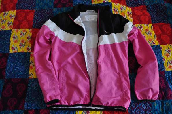 Продам легкую курточку от спортивного костюма 10-11 лет в Москве