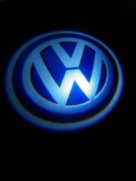 Подсветка дверей авто с логотипом VW штатная в Москве
