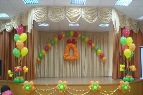 Оформление актового зала в школе воздушными шарами в Мурманске фото 3
