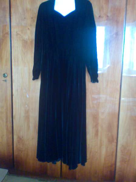 Вечернее черное бархатное платье в пол