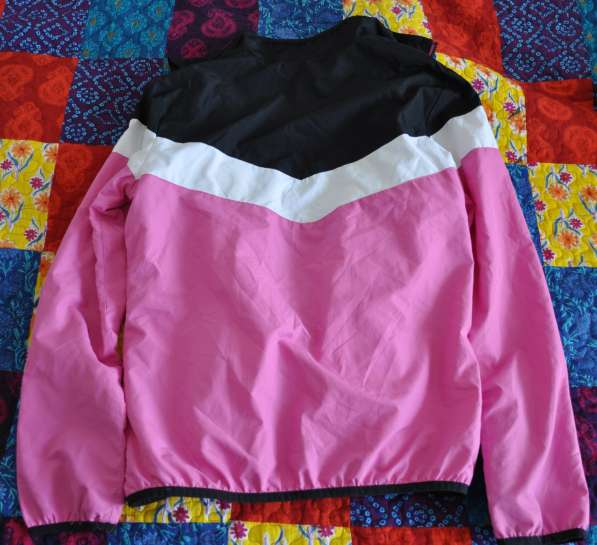 Продам легкую курточку от спортивного костюма 10-11 лет