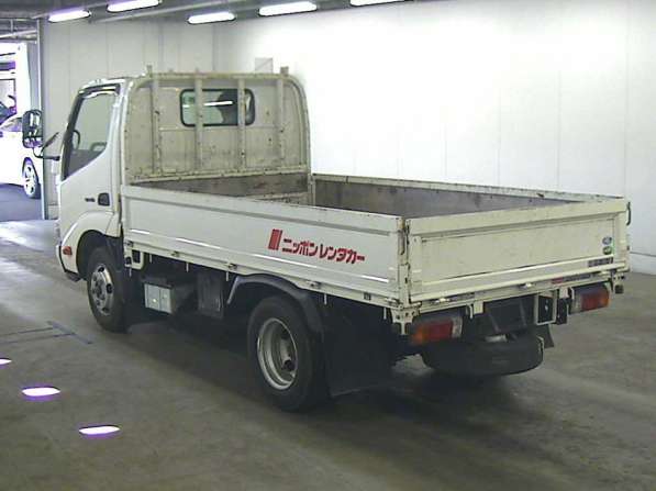 Hino dutro грузовик 2-х тонный бортовой в Москве фото 3