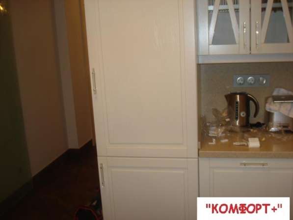 Установка встроенного холодильника в Омске фото 3