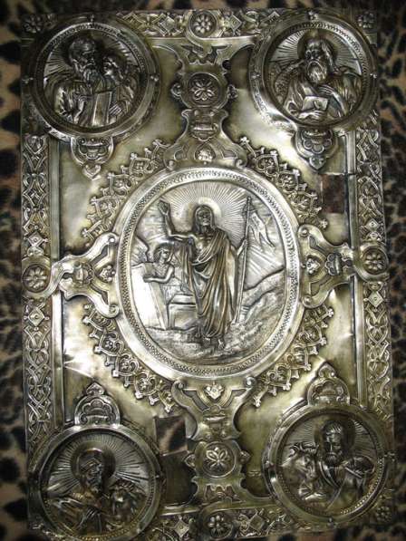 Старинная накладка на церковное ЕвангелиеСеребро.Храмовая. в Москве фото 15