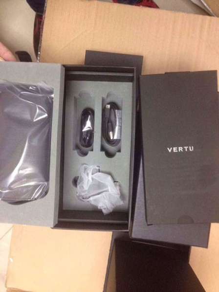 Vertu Signature Touch Claret Leather Премиум смартфон в Москве