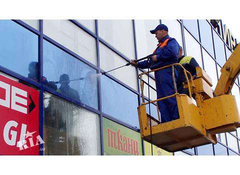 Мойка окон, вывесок, фасада в Казани