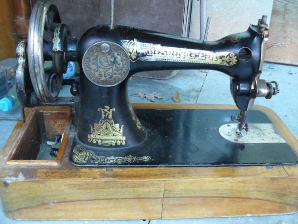 Продаю швейную машинку SINGER 1911 года в Кургане фото 3