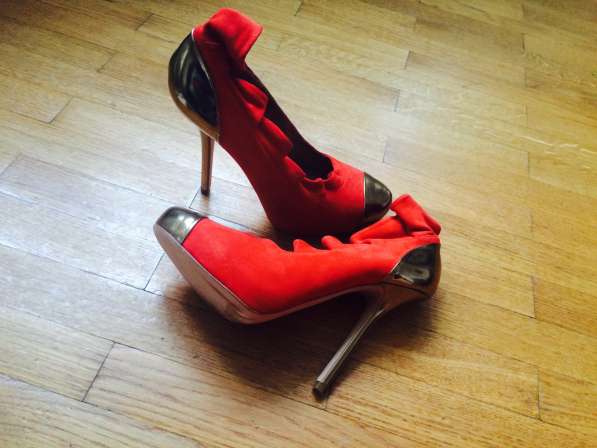 Туфли Blumarine, красного цвета 39 размер