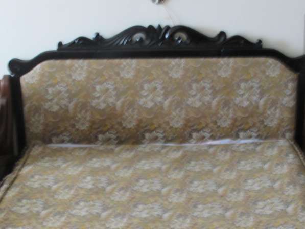 Продам кровать-шкаф с комбинированной спинкой:резное дерево и обивка материалом в Первоуральске фото 11