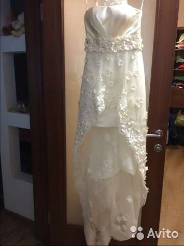 Свадебное платье со шлейфом (короткое)