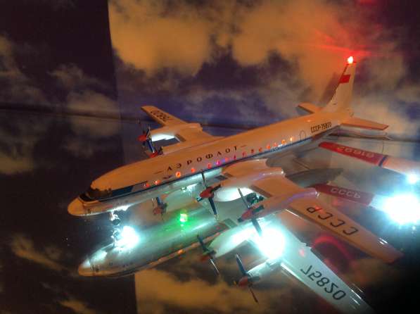 Модели самолётов ИЛ-18 и ИЛ-14М(красный). в Иркутске
