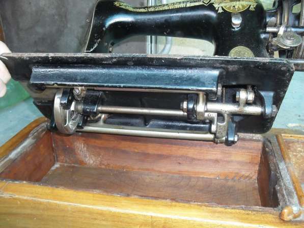 Продаю швейную машинку SINGER 1911 года в Кургане