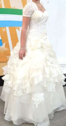 Свадебное (выпускное) платье в Омске