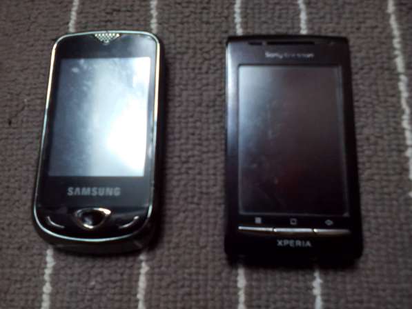 Два мобильных телефона