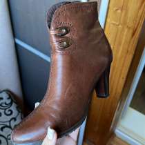 Женская обувь, в Гае