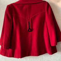 Пальто женское красное(м размер)100рублей, в Красноярске