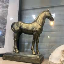 Гипсовая скульптура лошади, в Екатеринбурге